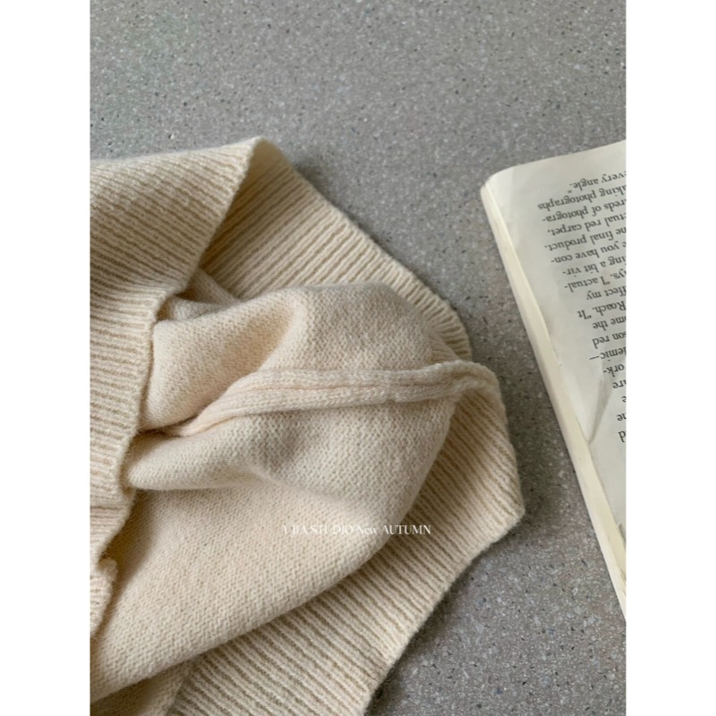 ⭕下單前請先聊聊有無庫存⭕【Y.JIA】韓系V領簡約百搭針織衫-細節圖3