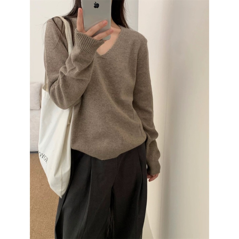 ⭕下單前請先聊聊有無庫存⭕【Y.JIA】韓系V領簡約百搭針織衫-細節圖8
