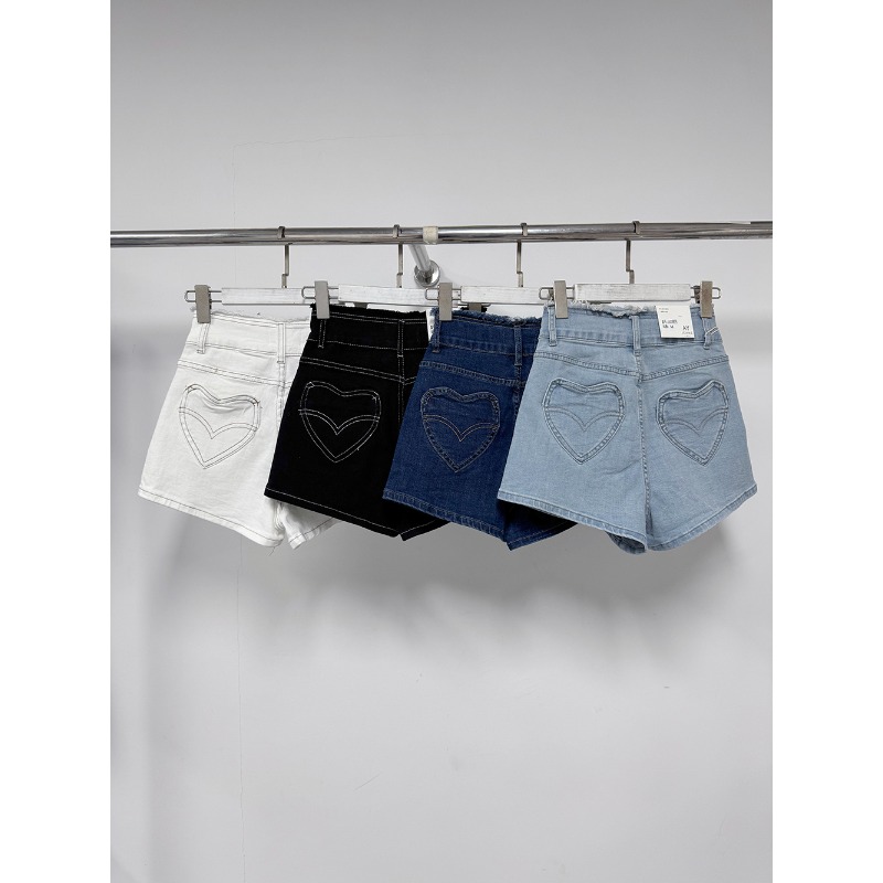 ⭕下單前請先聊聊有無庫存⭕ᴀʏ.韓系高腰毛邊雙釦愛心後口袋彈力牛仔短褲-細節圖2