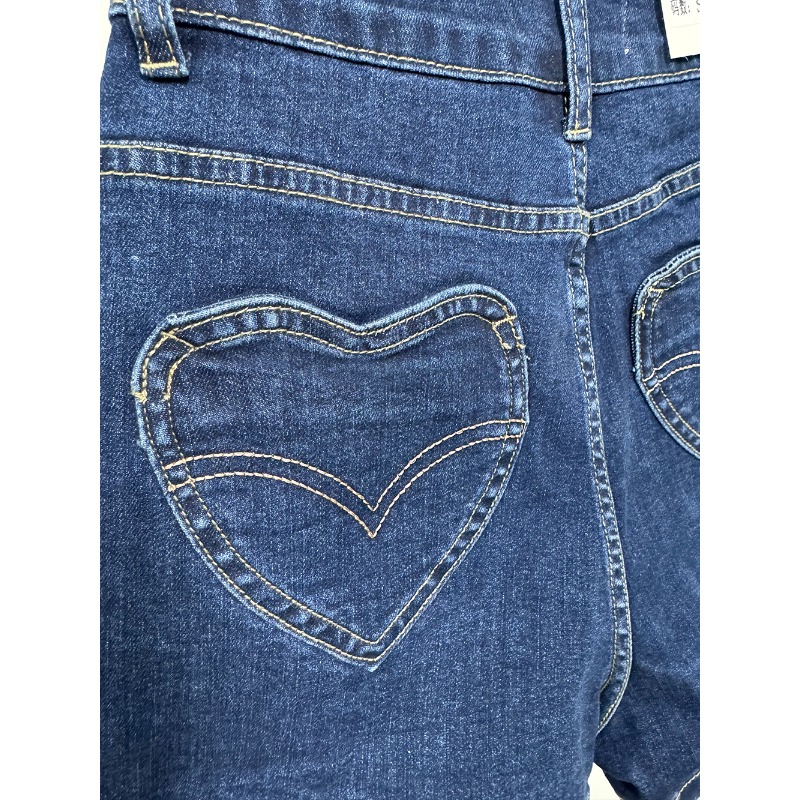 ⭕下單前請先聊聊有無庫存⭕ᴀʏ.韓系高腰毛邊雙釦愛心後口袋彈力牛仔短褲-細節圖5