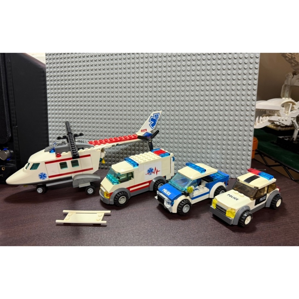 LEGO 救護直升機 救護車 警車*2-細節圖3