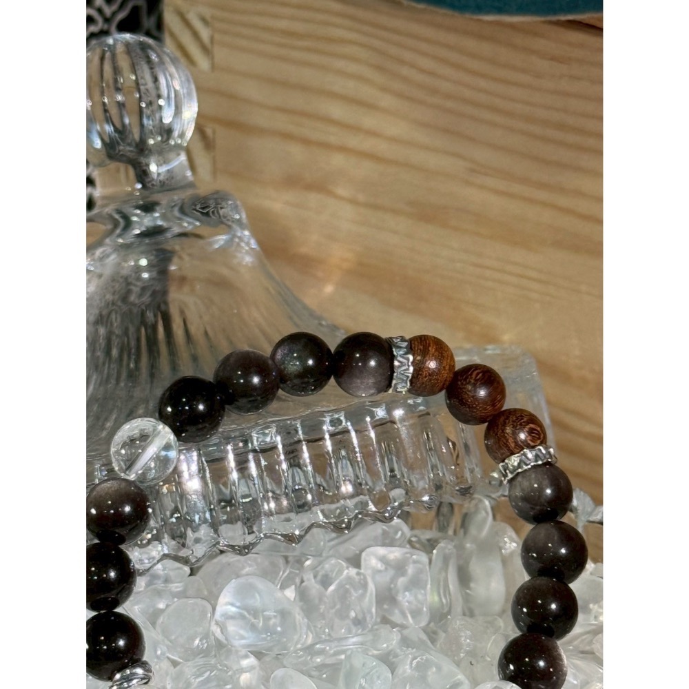 靜黑｜沉木×銀曜石×白水晶｜情緒穩定能量水晶手鍊（生命靈數2/6/7/9推薦）-細節圖2