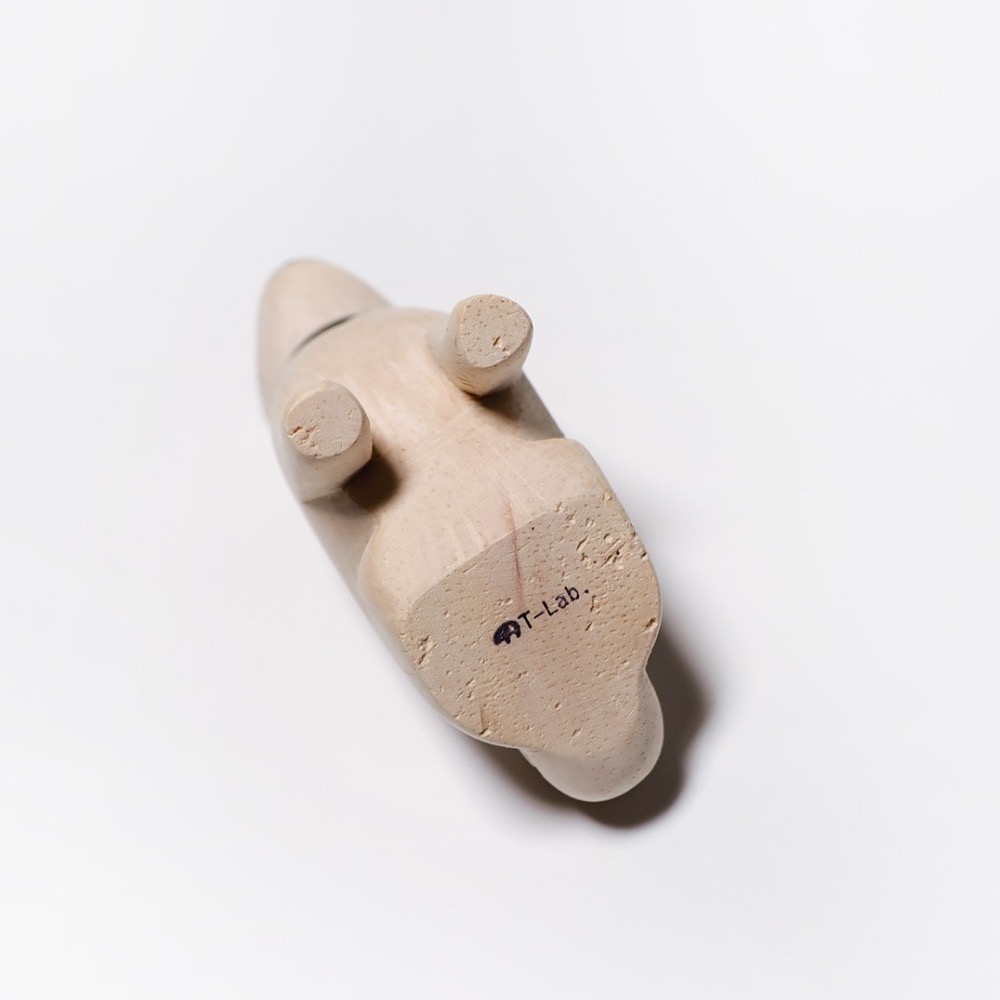 現貨新品 日本手工雕刻超可愛木頭小動物 秋田犬-細節圖4