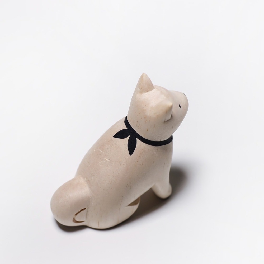 現貨新品 日本手工雕刻超可愛木頭小動物 秋田犬-細節圖3