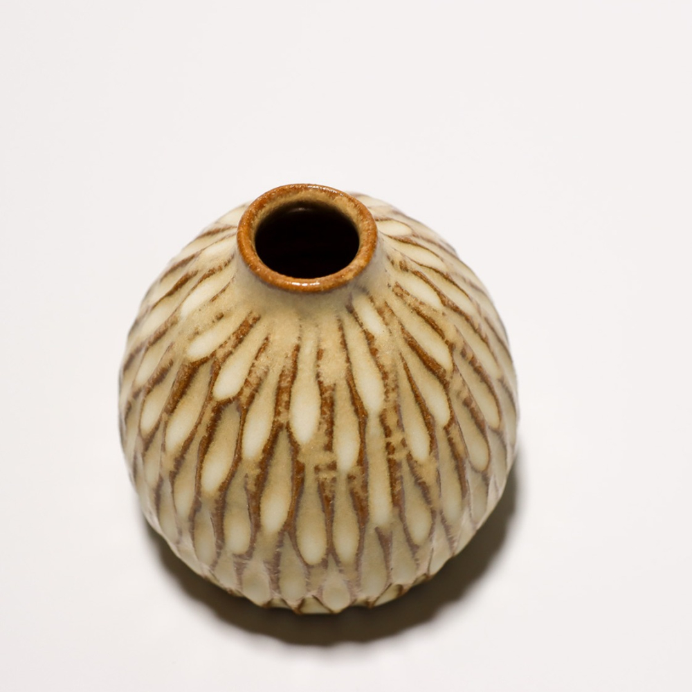 現貨 日本 yuzangama祐山窯手工雕刻小花瓶 花器小巧精緻-細節圖2