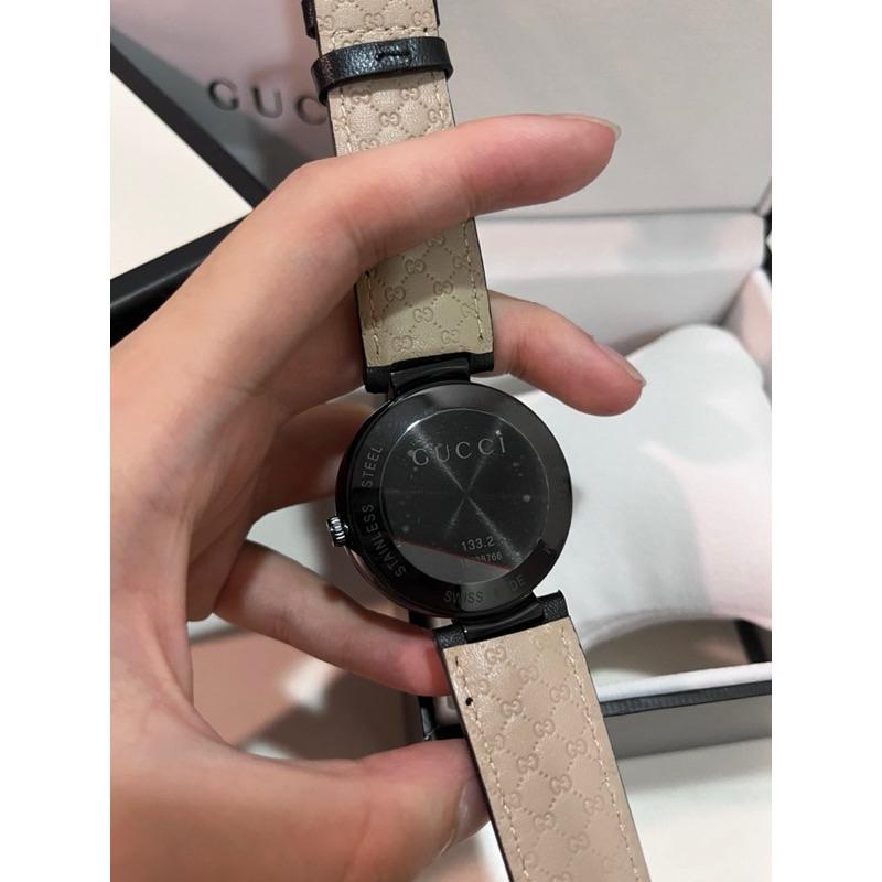 Gucci 雙G 石英錶 經典黑紅滿版皮錶帶 現貨一隻 當天出貨🔥-細節圖3