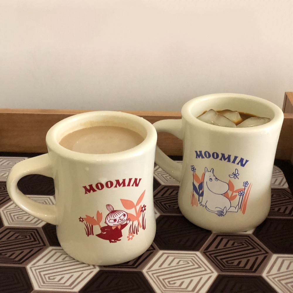 【MOOMIN】花園探險馬克杯 300ml 曲線馬克杯 馬克杯 陶瓷杯 咖啡杯 水杯 杯-細節圖5