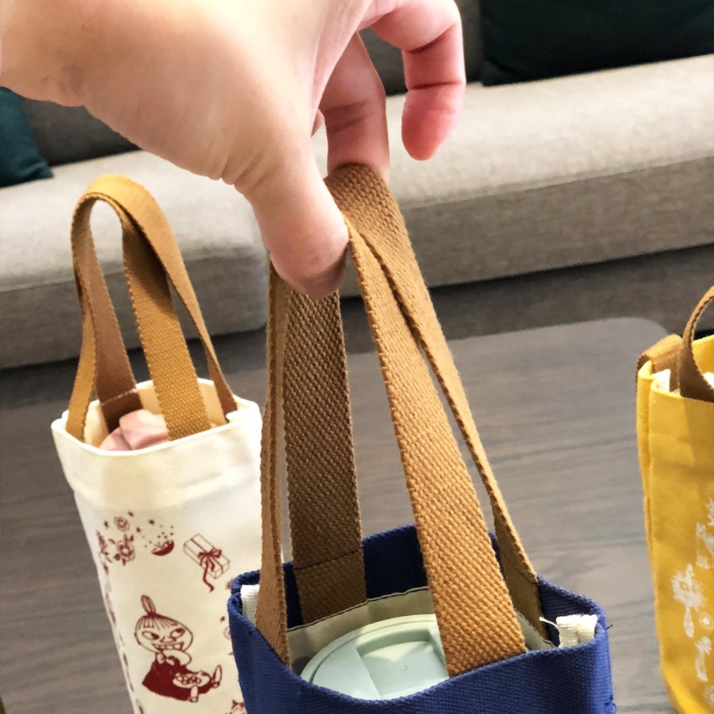 【MOOMIN】夏日花園水杯提袋 水杯袋 飲料袋 手提袋 提袋 帆布袋 購物袋 手搖飲-細節圖8