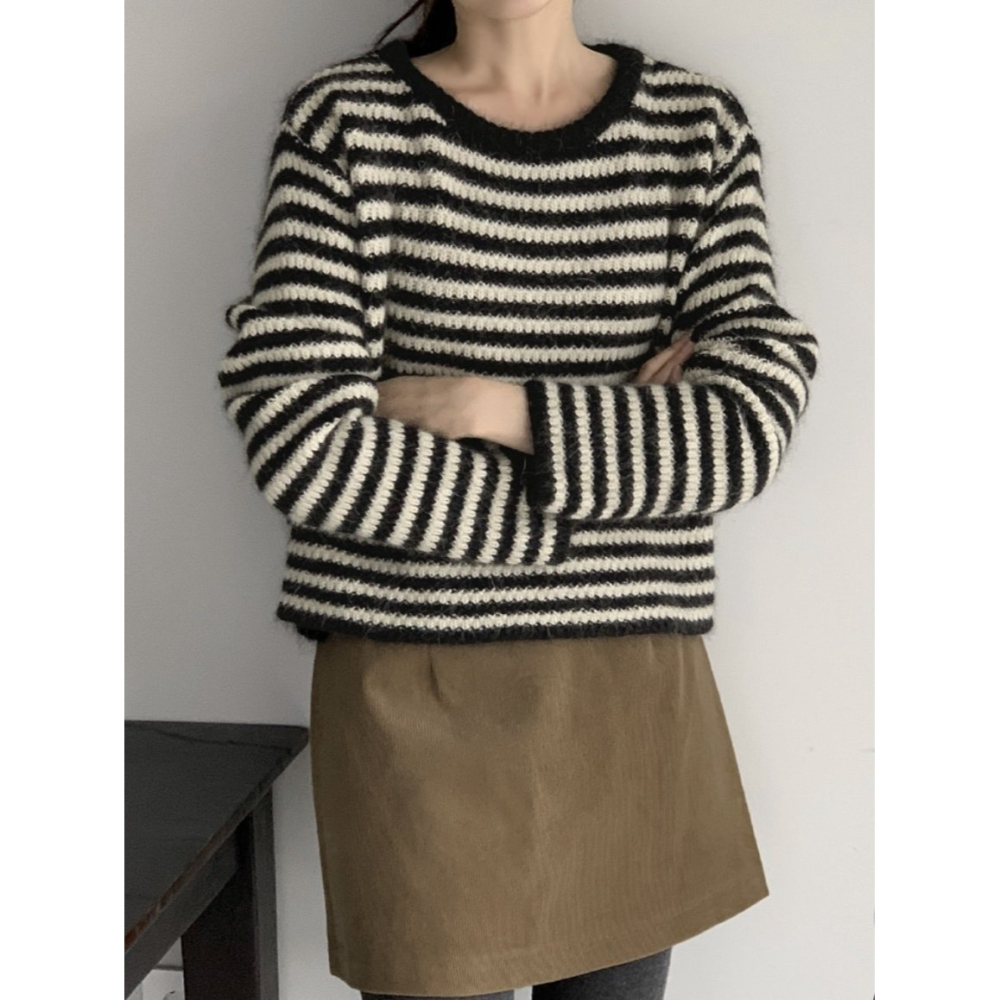 VENUSY｜ 簡約風✔ 保暖柔軟✔ 韓國女裝｜羊毛圓領短版針織毛衣-細節圖2