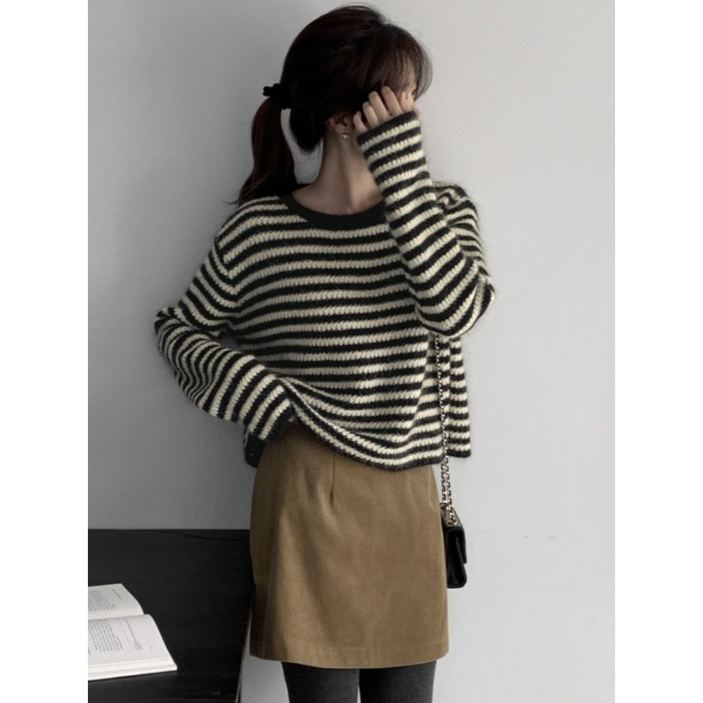 VENUSY｜ 簡約風✔ 保暖柔軟✔ 韓國女裝｜羊毛圓領短版針織毛衣-細節圖3