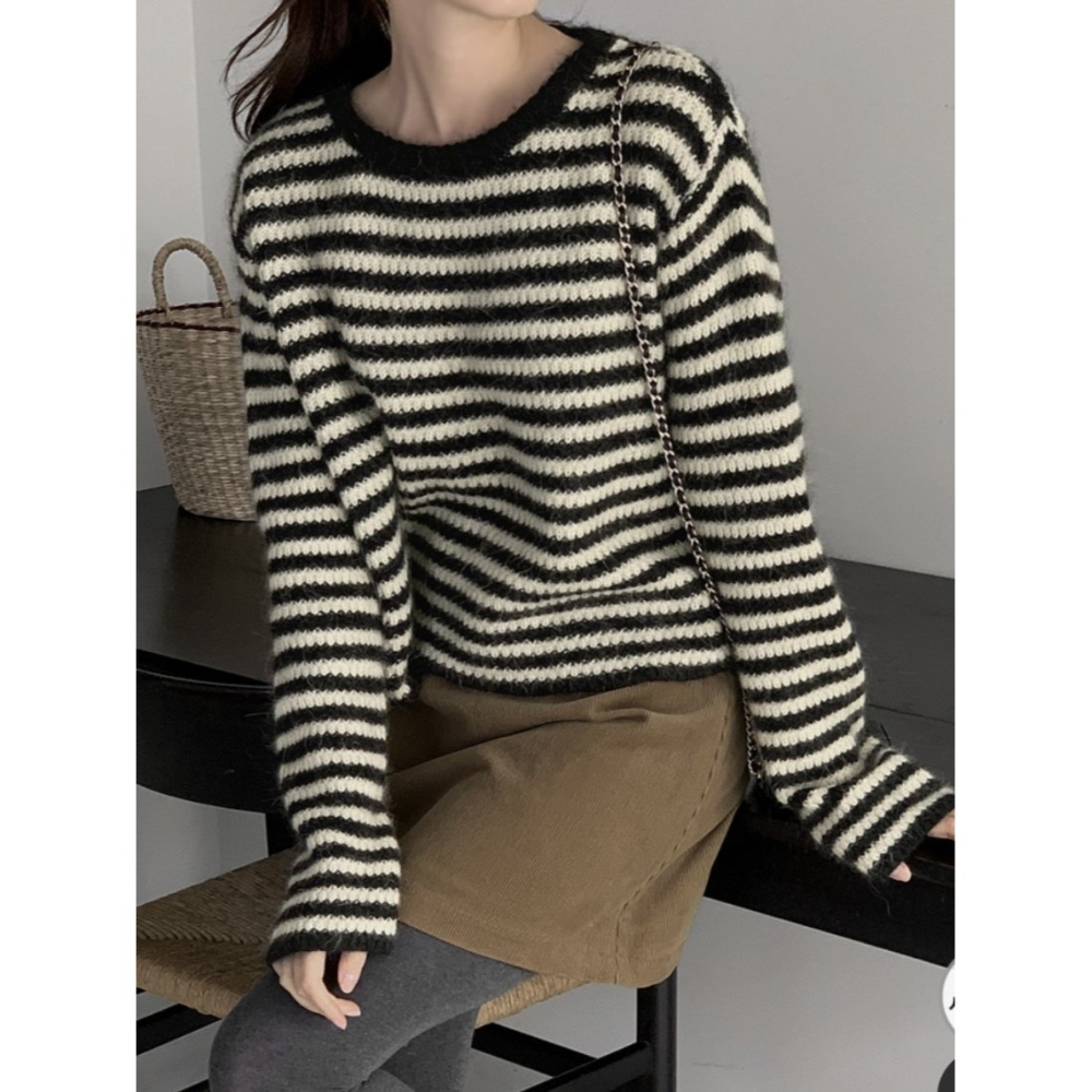 VENUSY｜ 簡約風✔ 保暖柔軟✔ 韓國女裝｜羊毛圓領短版針織毛衣-細節圖4