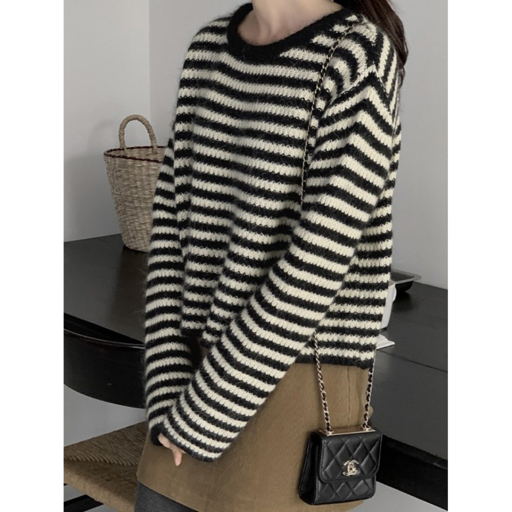 VENUSY｜ 簡約風✔ 保暖柔軟✔ 韓國女裝｜羊毛圓領短版針織毛衣-細節圖5