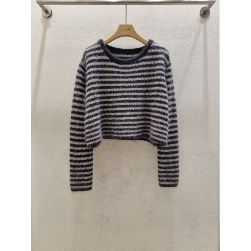 VENUSY｜ 簡約風✔ 保暖柔軟✔ 韓國女裝｜羊毛圓領短版針織毛衣-細節圖8