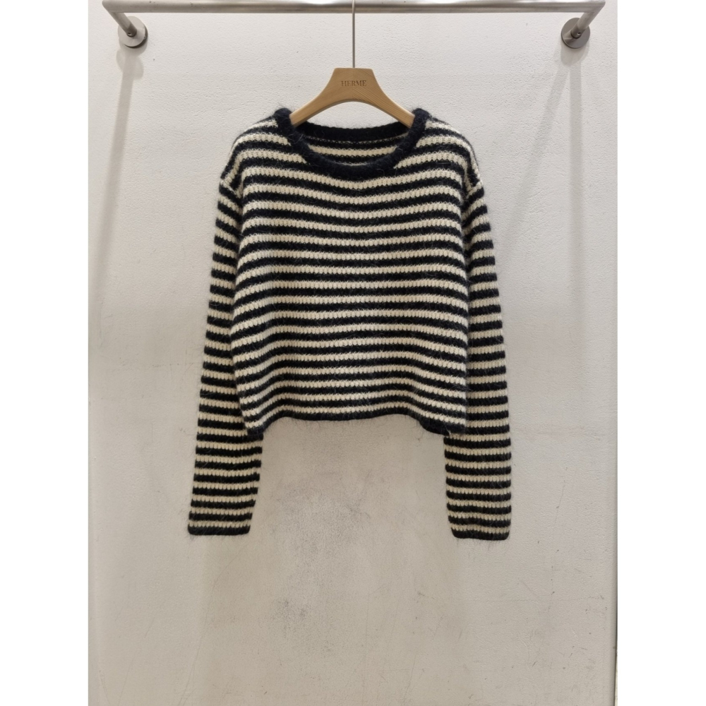 VENUSY｜ 簡約風✔ 保暖柔軟✔ 韓國女裝｜羊毛圓領短版針織毛衣-細節圖9