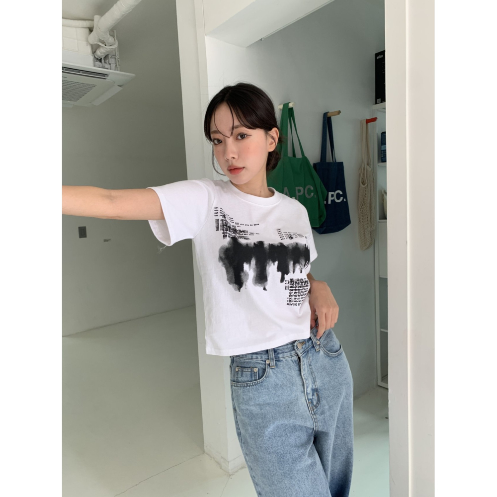 VENUSY｜ 韓國女裝｜街影短版T恤 韓國T恤-細節圖5