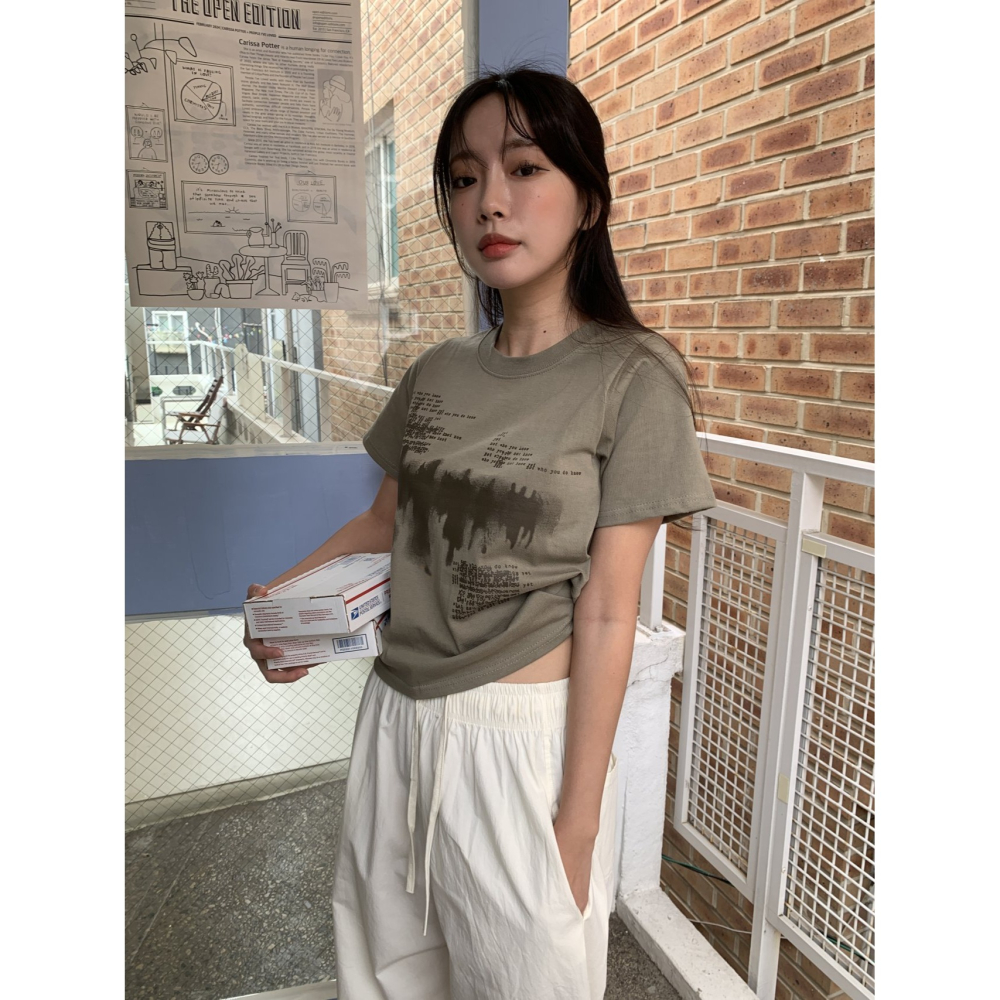 VENUSY｜ 韓國女裝｜街影短版T恤 韓國T恤-細節圖7
