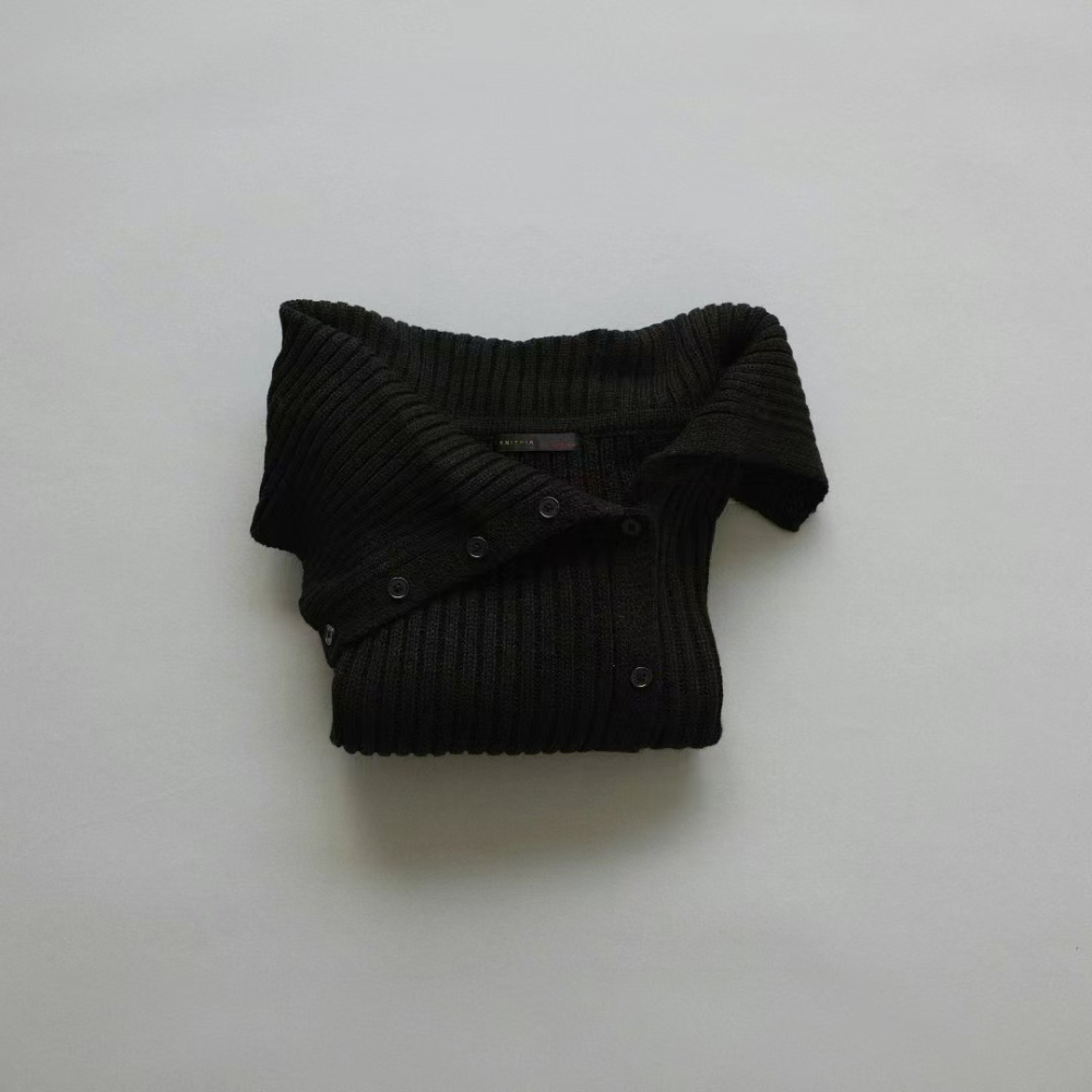 VENUSY｜ 韓國女裝｜鈕扣不規則V領針織上衣-細節圖6