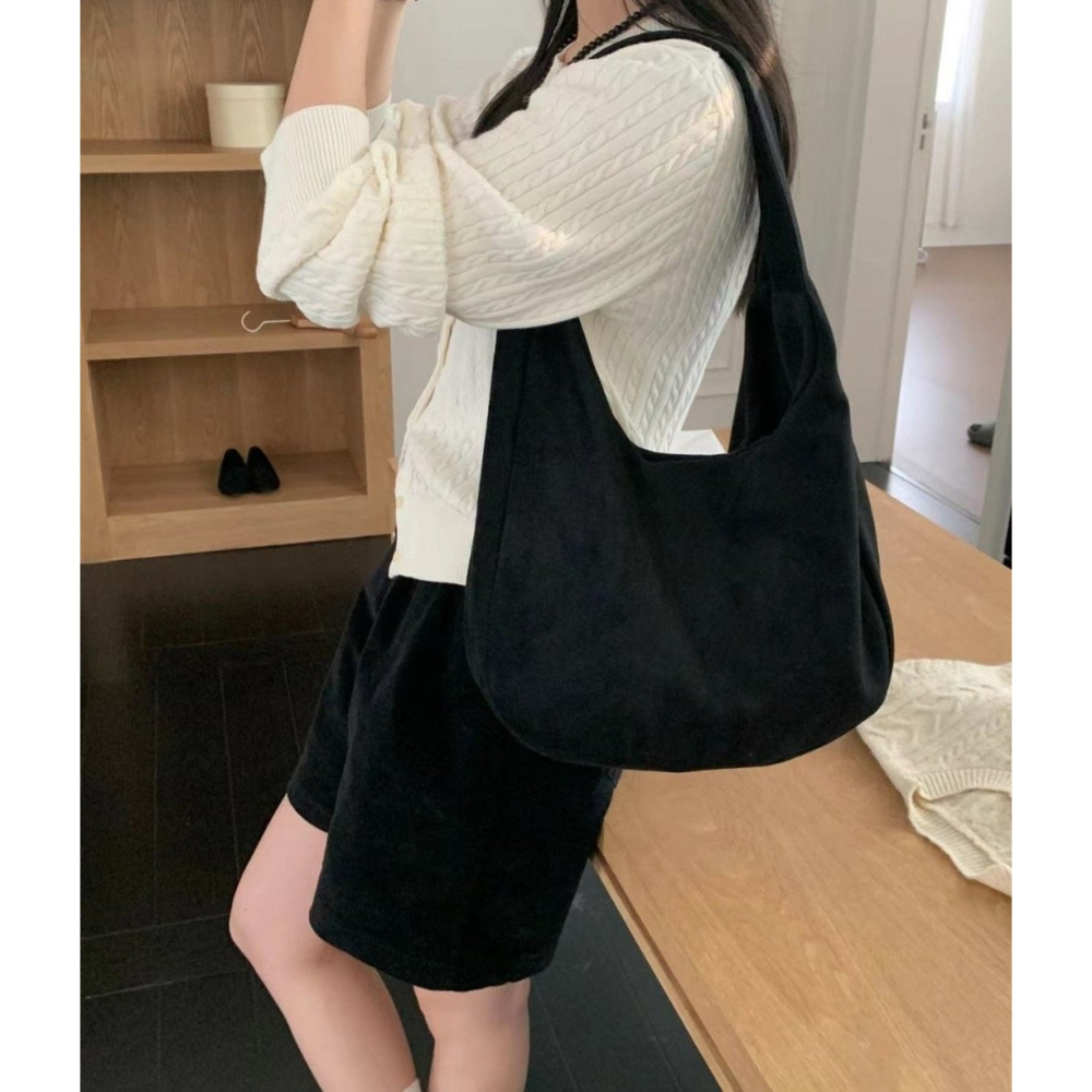 VENUSY｜ 4色☻ 韓國女裝｜麂皮绒面肩背包-細節圖3