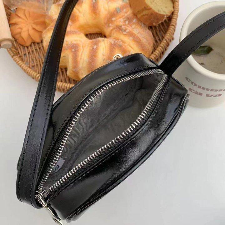 VENUSY｜正韓 - 韓國女裝｜斜背拉鍊小方圓包-細節圖9