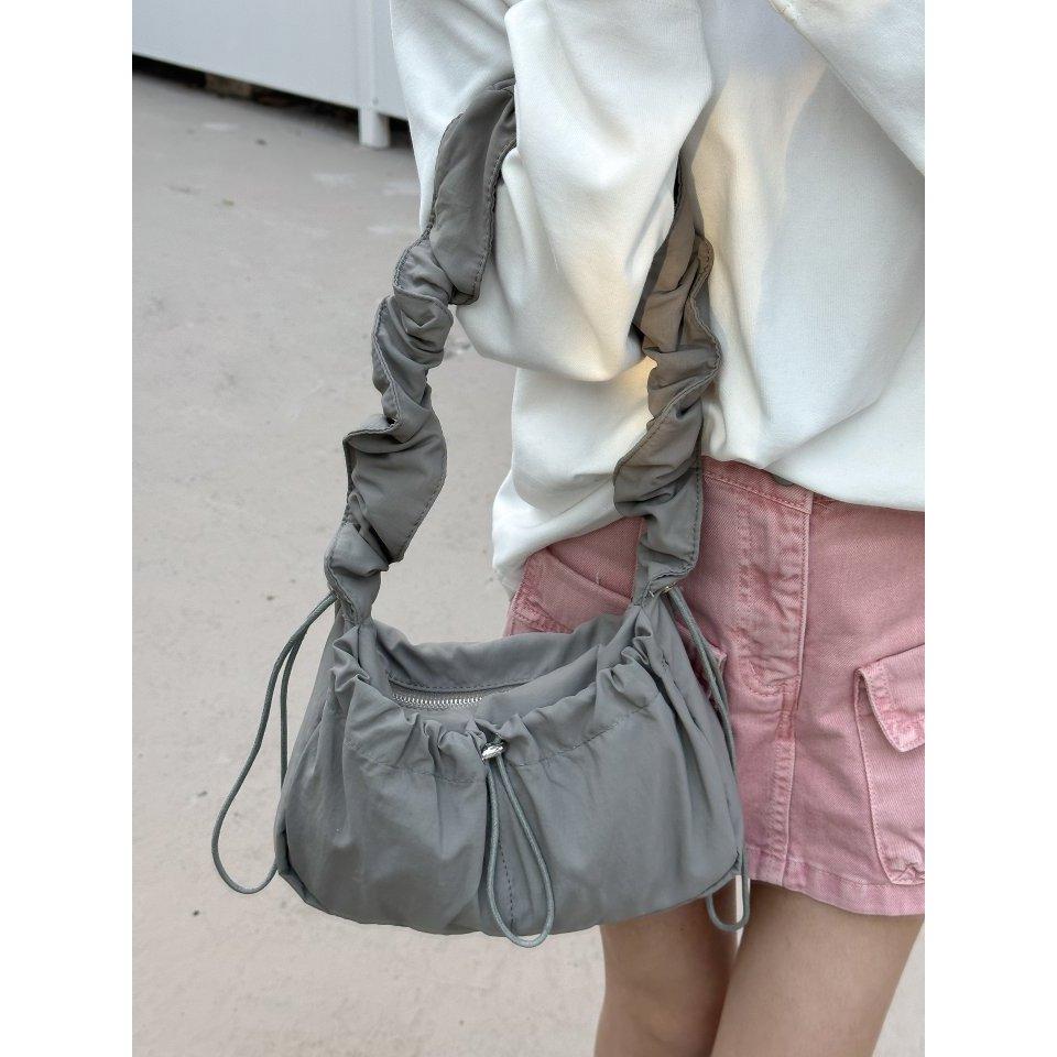 VENUSY｜正韓 - 韓國女裝｜串串單肩半月包-細節圖5