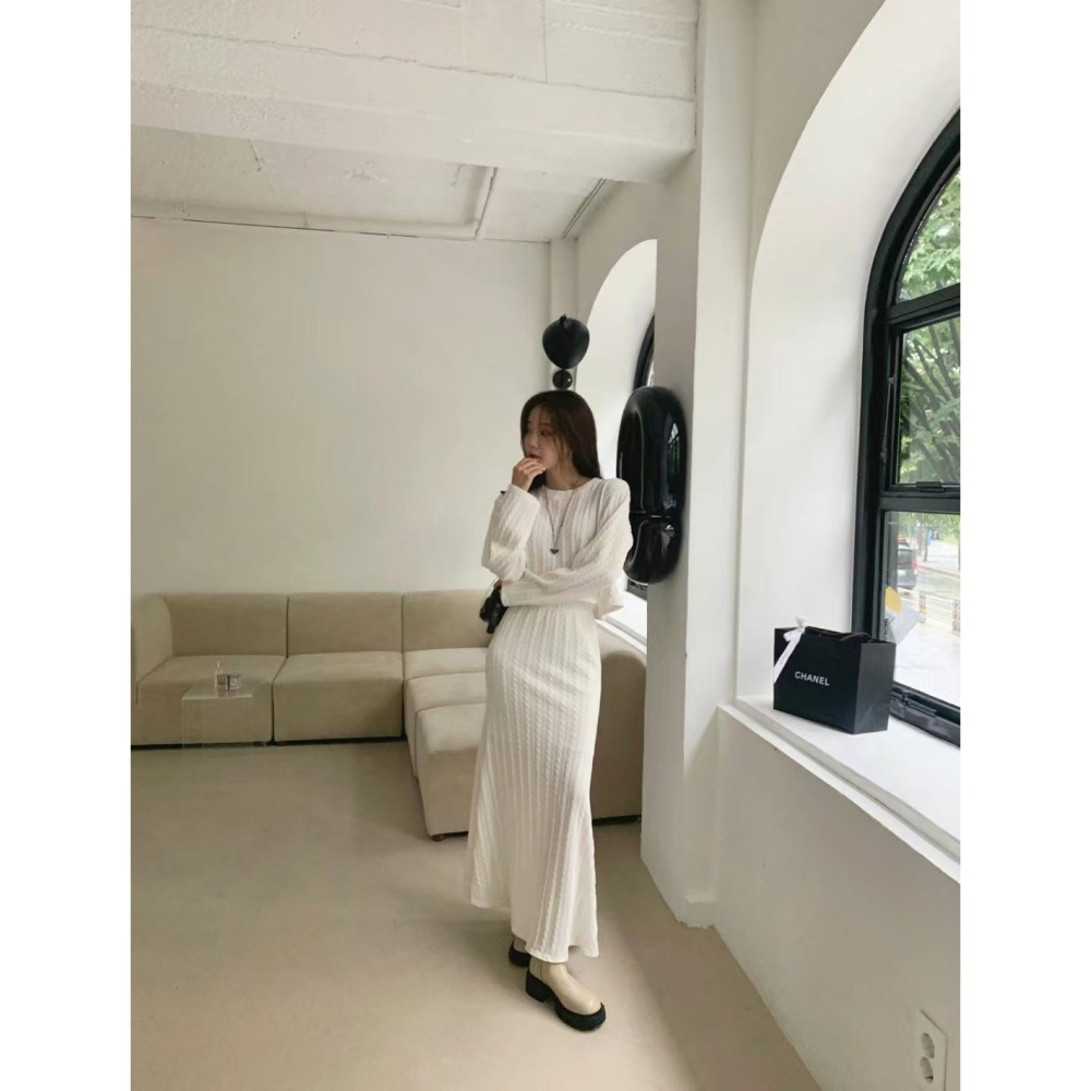 VENUSY．正韓 - 韓國女裝｜針織美人魚套裝 (扭紋針織 長袖短版上衣 + 超長裙)-細節圖4