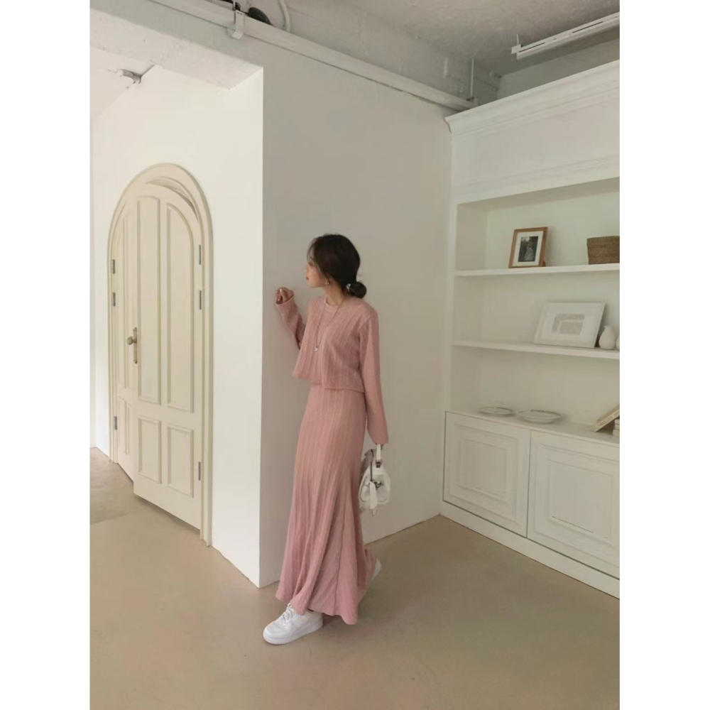 VENUSY．正韓 - 韓國女裝｜針織美人魚套裝 (扭紋針織 長袖短版上衣 + 超長裙)-細節圖5