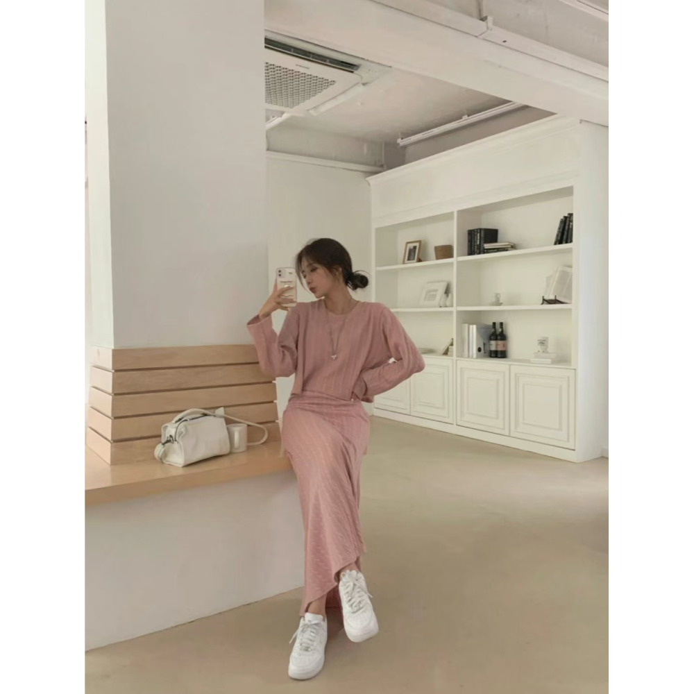 VENUSY．正韓 - 韓國女裝｜針織美人魚套裝 (扭紋針織 長袖短版上衣 + 超長裙)-細節圖6