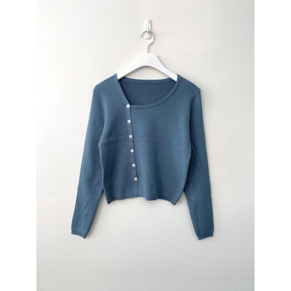 VENUSY．正韓 - 韓國女裝｜春季新品斜角鈕扣上衣 開衫小外套-規格圖9