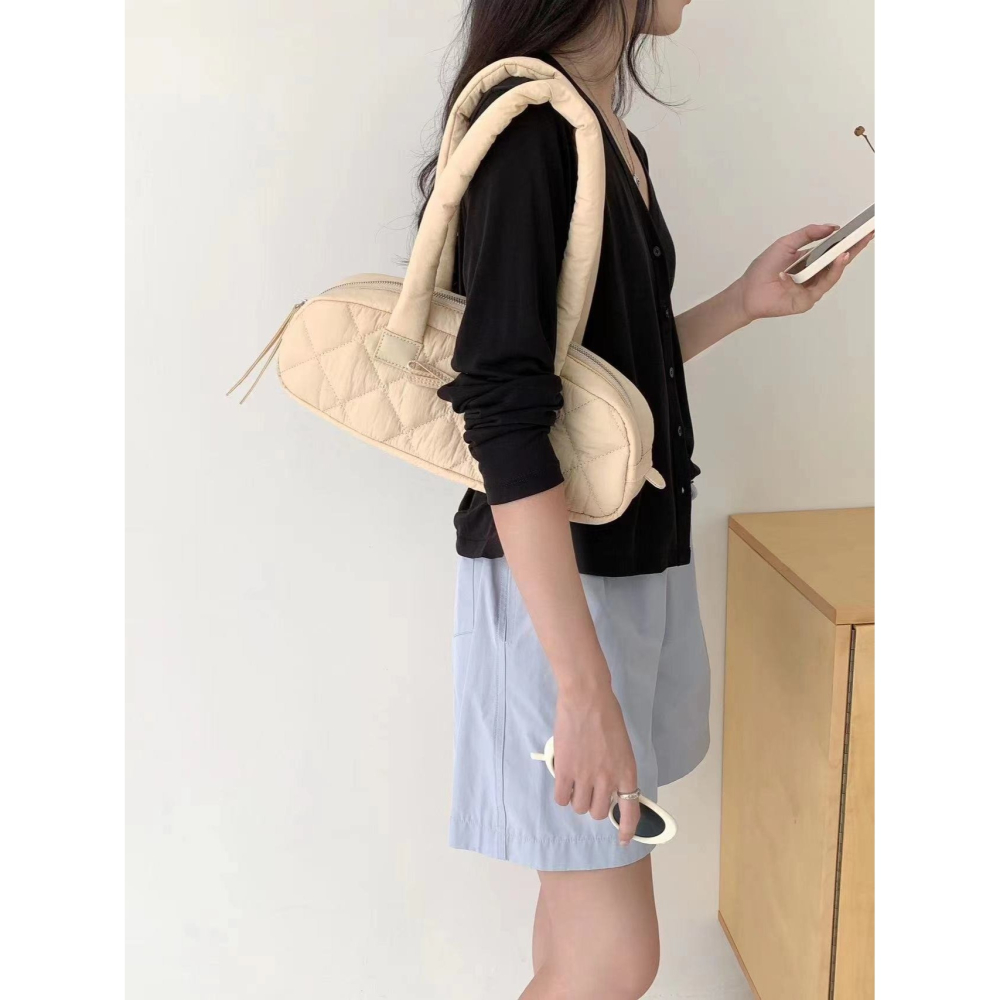 VENUSY｜ 韓國女裝｜側背雲朵扁扁包-細節圖6