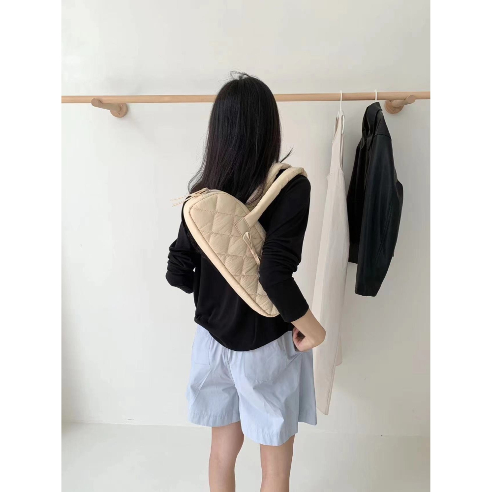 VENUSY｜ 韓國女裝｜側背雲朵扁扁包-細節圖7