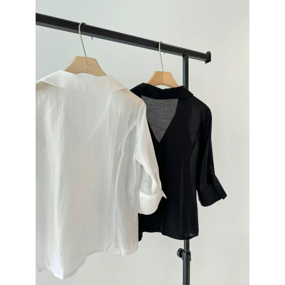 VENUSY｜ 韓國女裝｜絲質微深V領襯衫 韓國襯衫 針摺修身襯衫 韓國襯衫-細節圖9