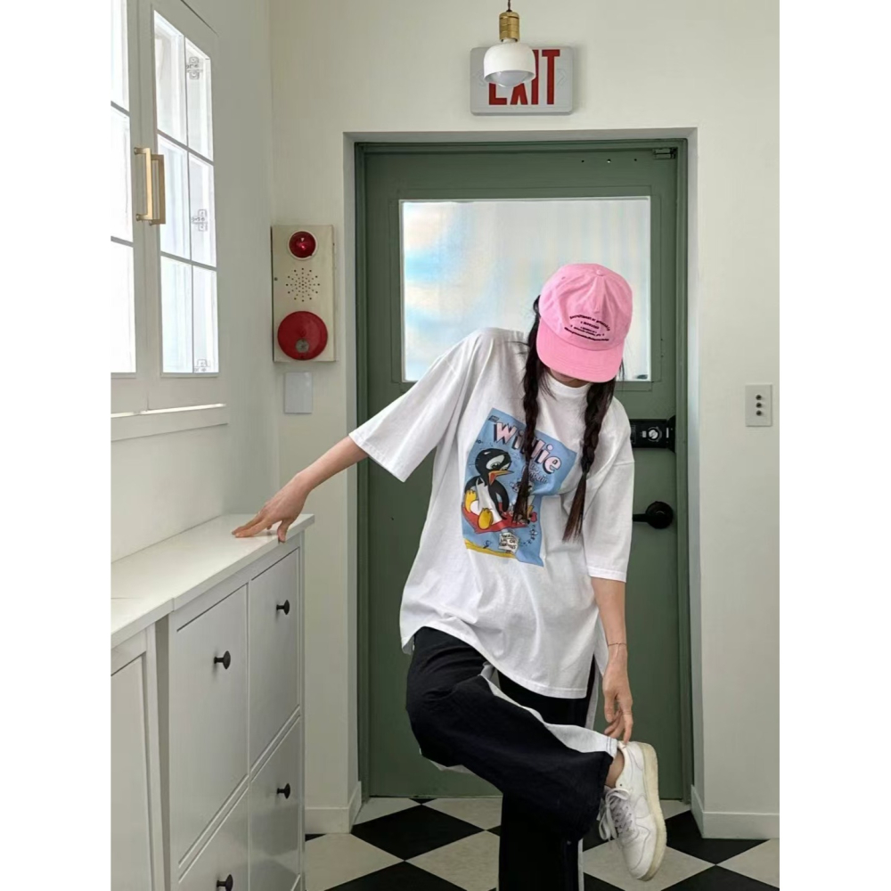 VENUSY｜ 韓國女裝｜落肩寬鬆Penguin純棉短袖T恤 韓國T恤 街舞 Jazz-細節圖3