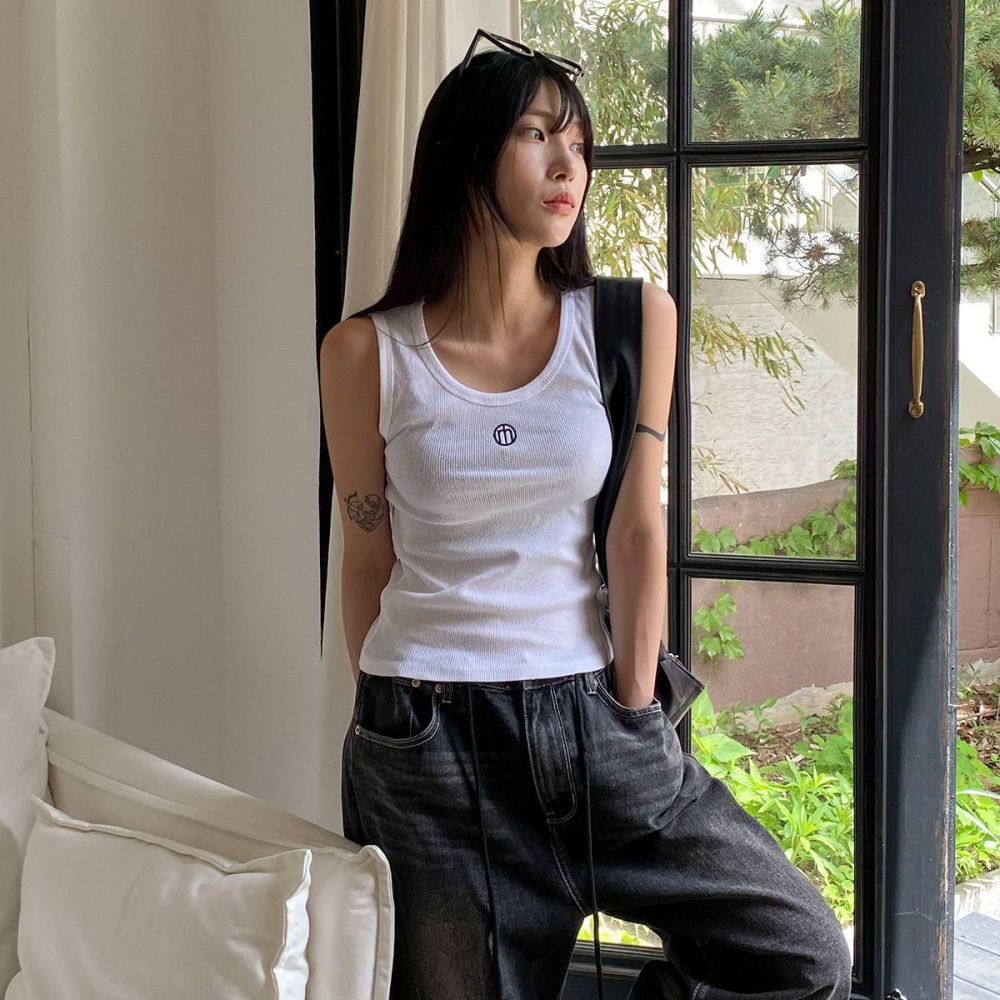 VENUSY｜ 韓國女裝｜純棉刺繡羅紋背心-細節圖2