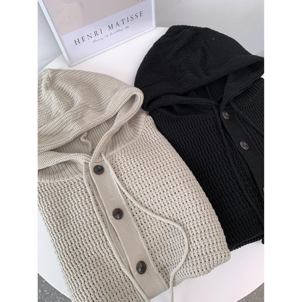 VENUSY｜ 韓國女裝｜鈕扣洞洞連帽針織外套 overfit-細節圖9