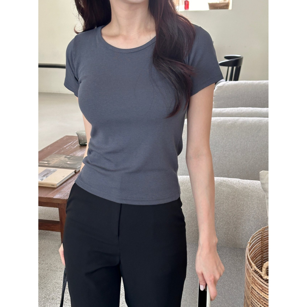 VENUSY｜ 韓國女裝｜圓領純色修身T恤 韓國T恤-細節圖9