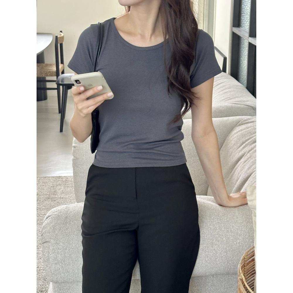 VENUSY｜ 韓國女裝｜圓領純色修身T恤 韓國T恤-細節圖10