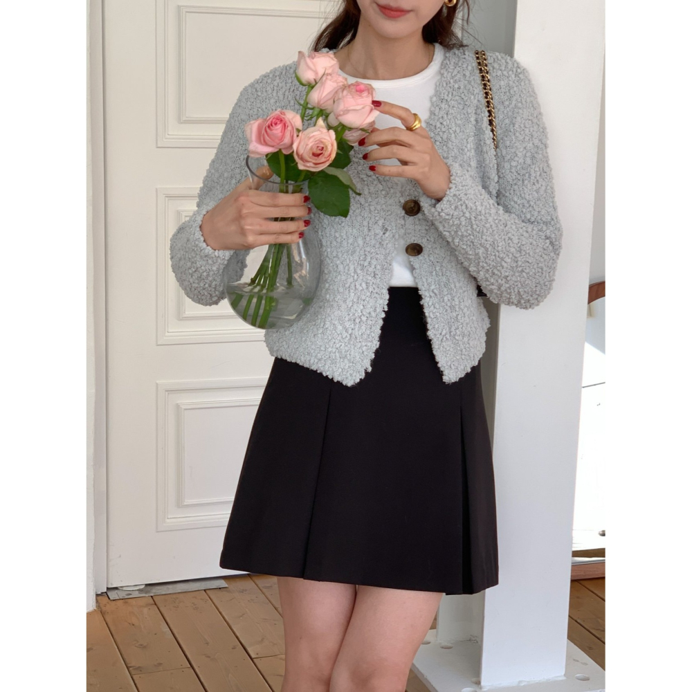 VENUSY｜ 韓國女裝｜蓬鬆V領毛球小外套 秋冬針織衫-細節圖7