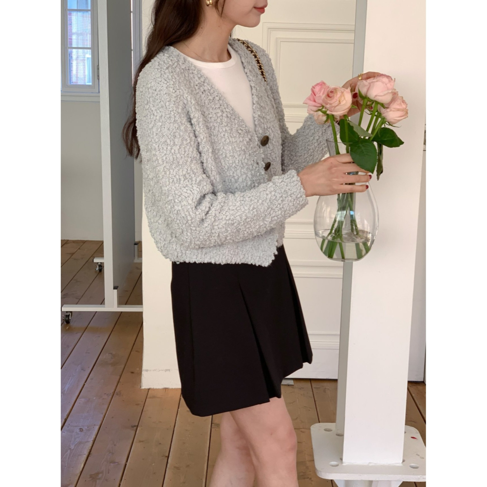 VENUSY｜ 韓國女裝｜蓬鬆V領毛球小外套 秋冬針織衫-細節圖8