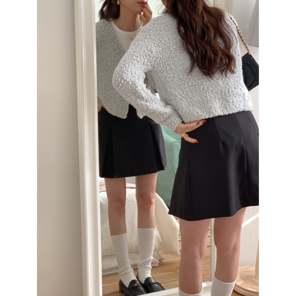 VENUSY｜ 韓國女裝｜蓬鬆V領毛球小外套 秋冬針織衫-細節圖9