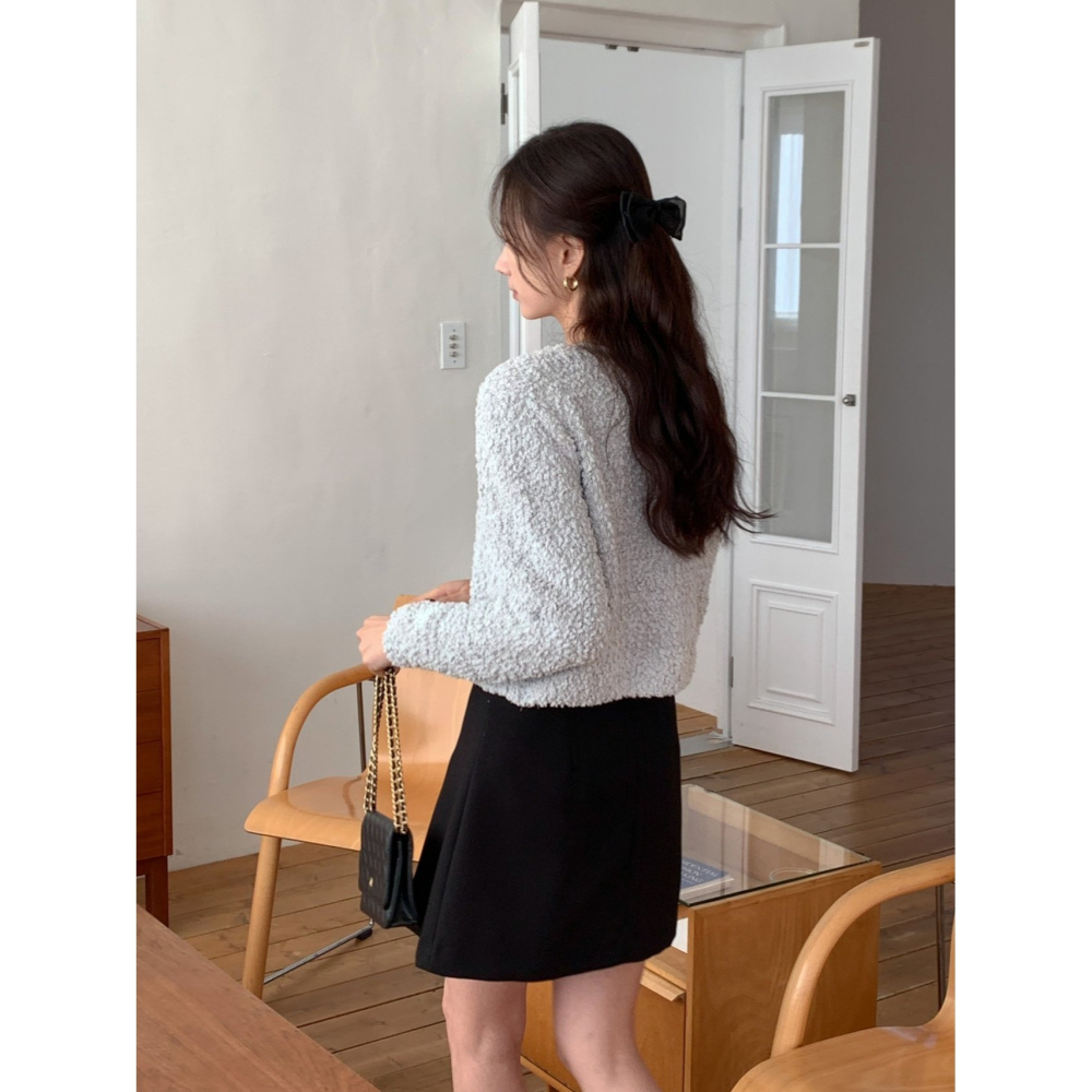 VENUSY｜ 韓國女裝｜蓬鬆V領毛球小外套 秋冬針織衫-細節圖10