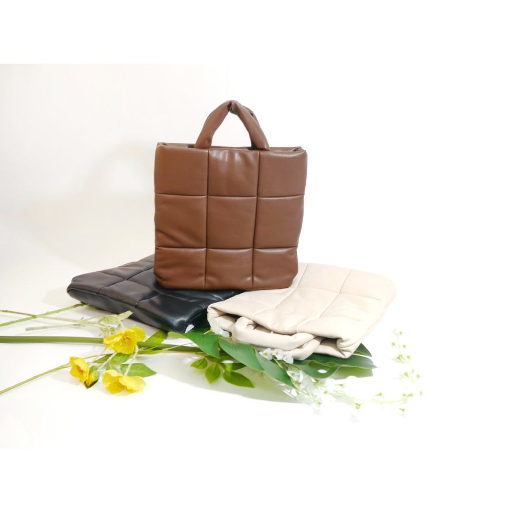 VENUSY｜ 韓國女裝｜方形絎縫手提包 正方格斜背包-細節圖9