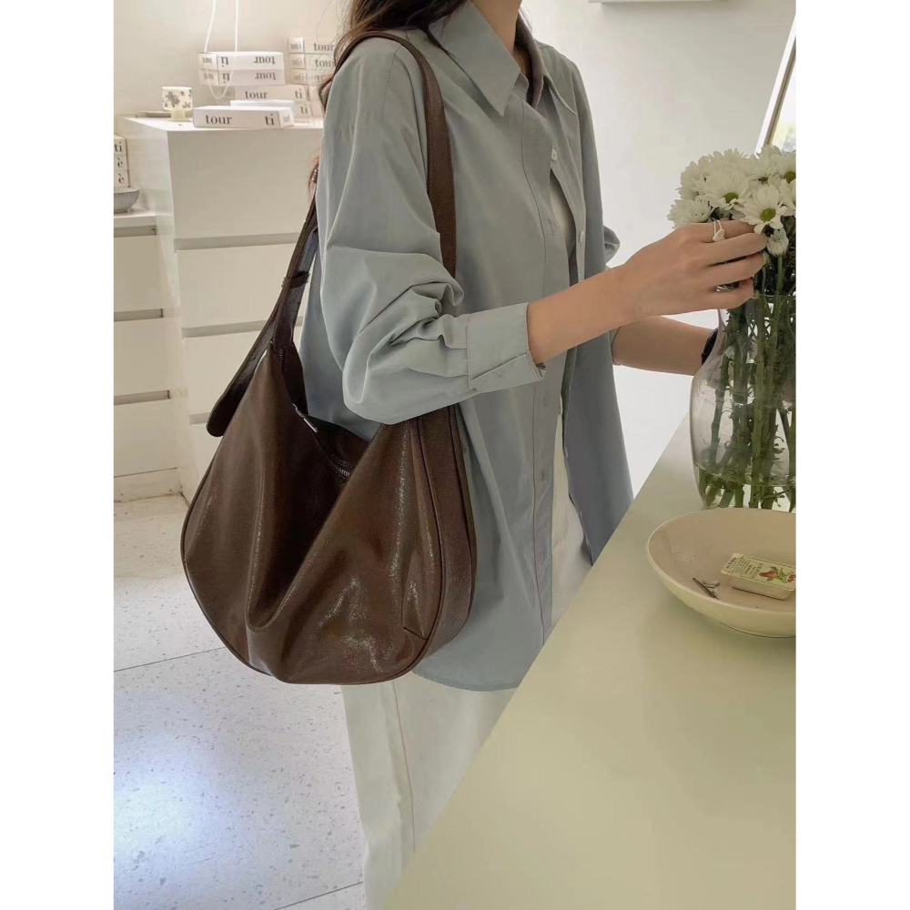 VENUSY｜ 韓國女裝｜半月側背大包 半月形肩背包 單肩包-細節圖4