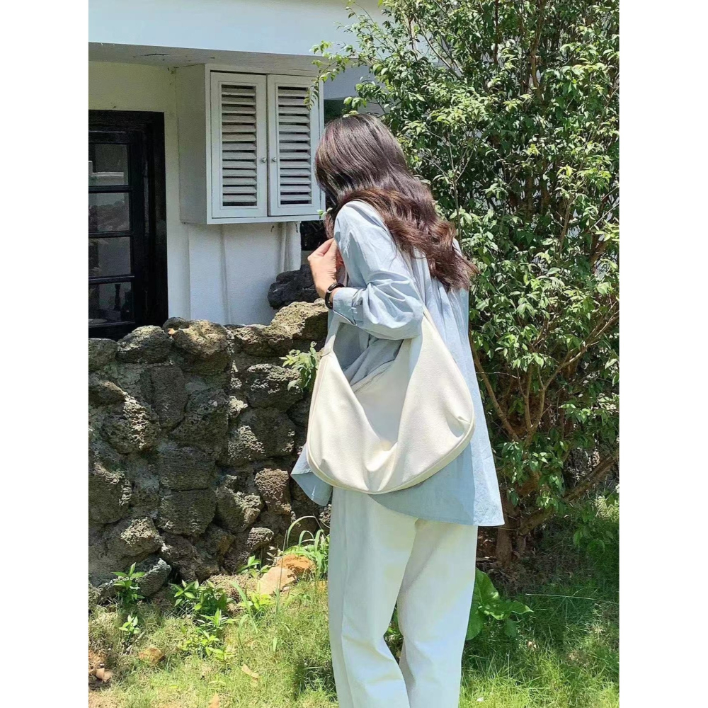 VENUSY｜ 韓國女裝｜半月側背大包 半月形肩背包 單肩包-細節圖6