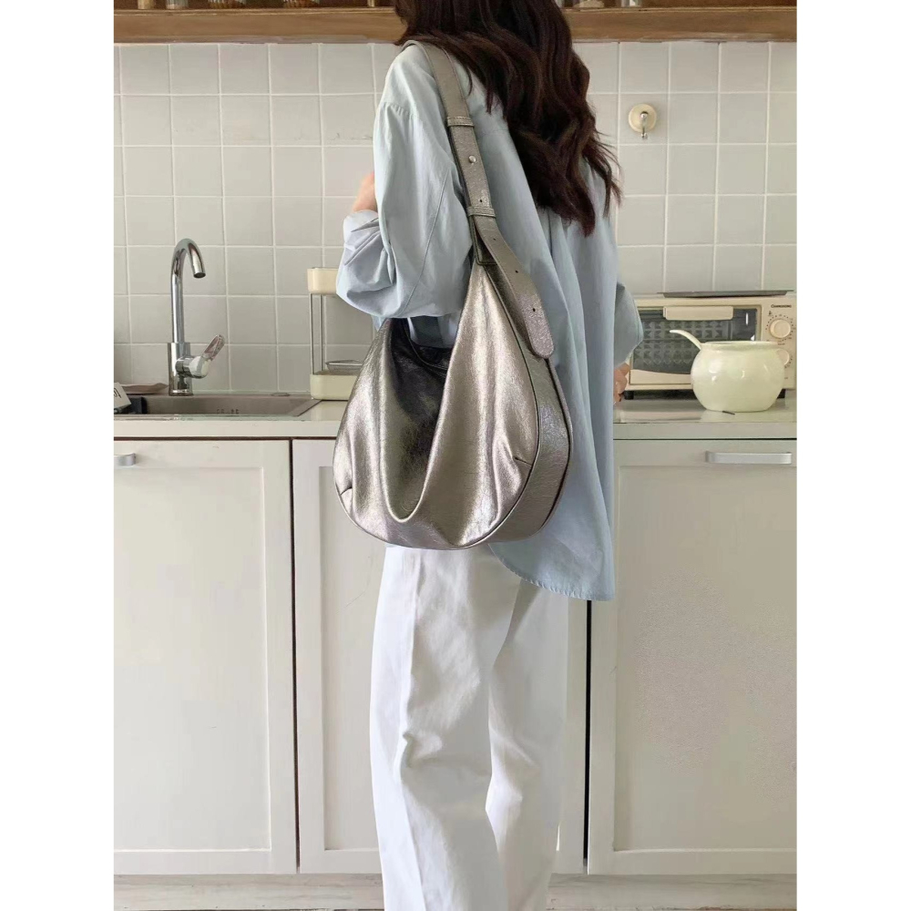 VENUSY｜ 韓國女裝｜半月側背大包 半月形肩背包 單肩包-細節圖7