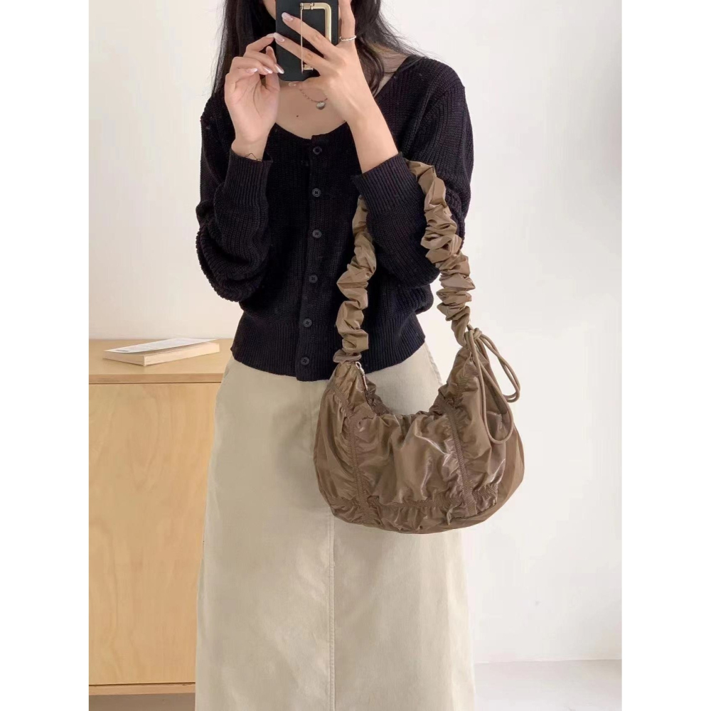 VENUSY｜ 韓國女裝｜雲朵半月肩背包-細節圖5