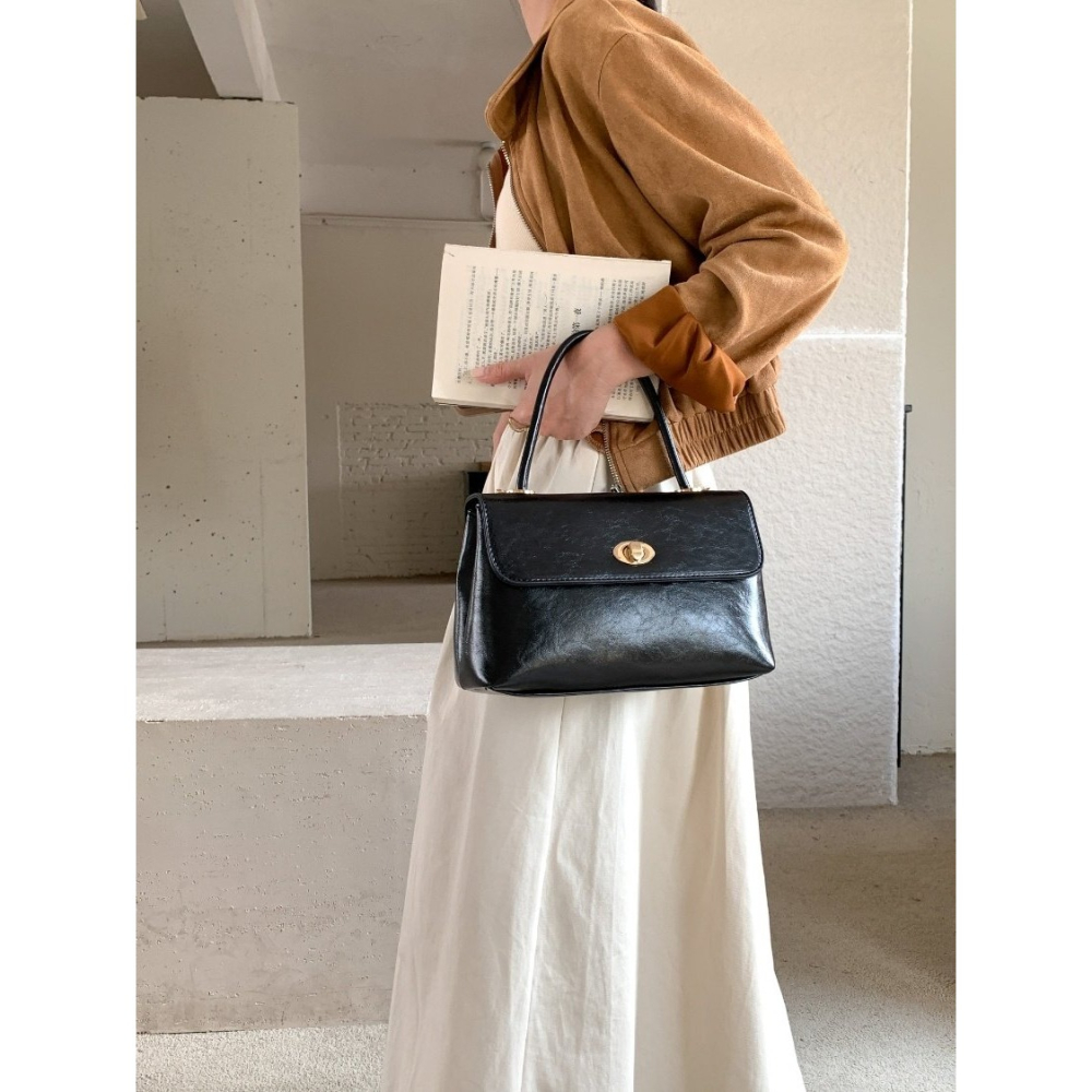 VENUSY｜ 韓國女裝｜皮革鈕扣方包 手提包 側背包-細節圖10