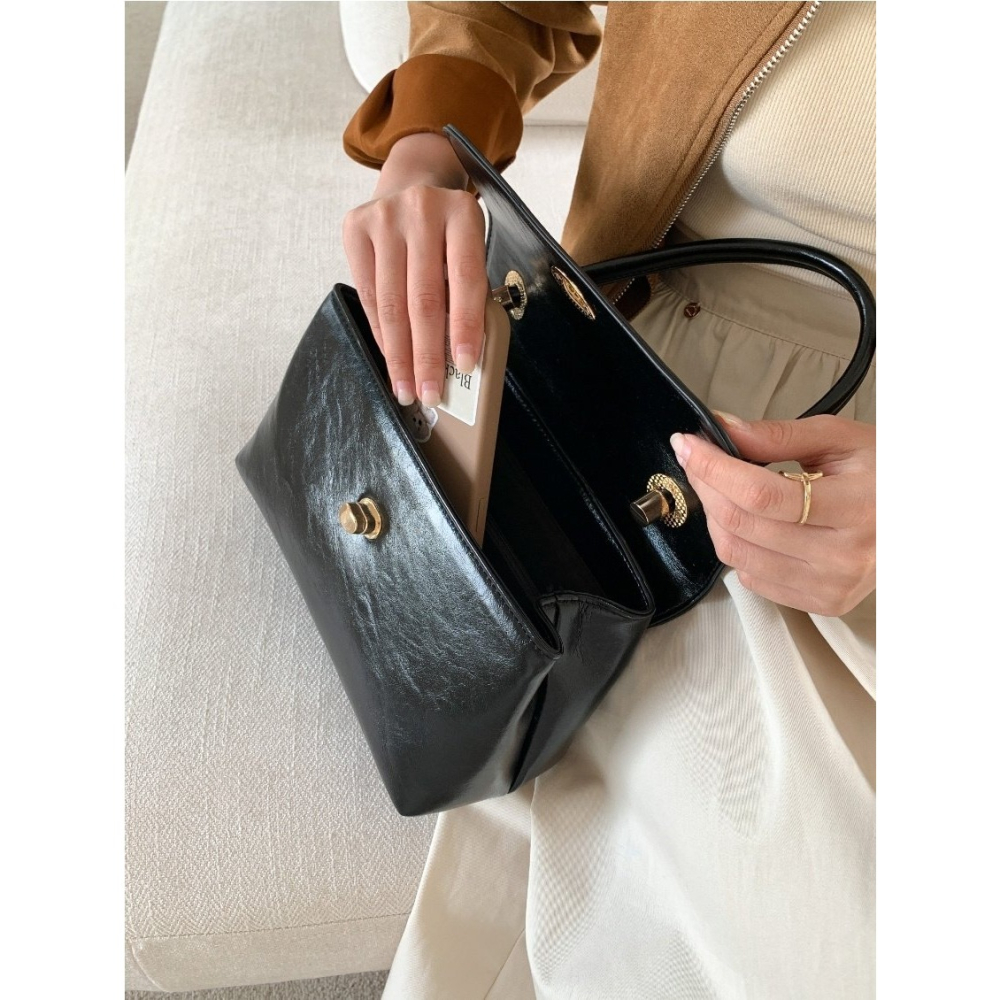 VENUSY｜ 韓國女裝｜皮革鈕扣方包 手提包 側背包-細節圖11