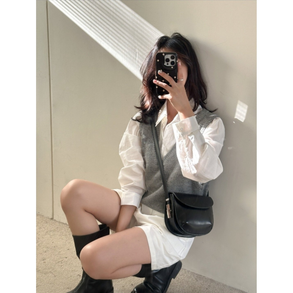 VENUSY｜ 韓國女裝｜皮革半圓形側背包-細節圖7