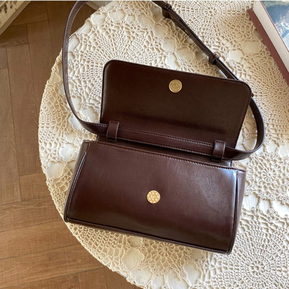 VENUSY｜ 韓國女裝｜皮革長方肩背包 側背包 長度可調-細節圖3