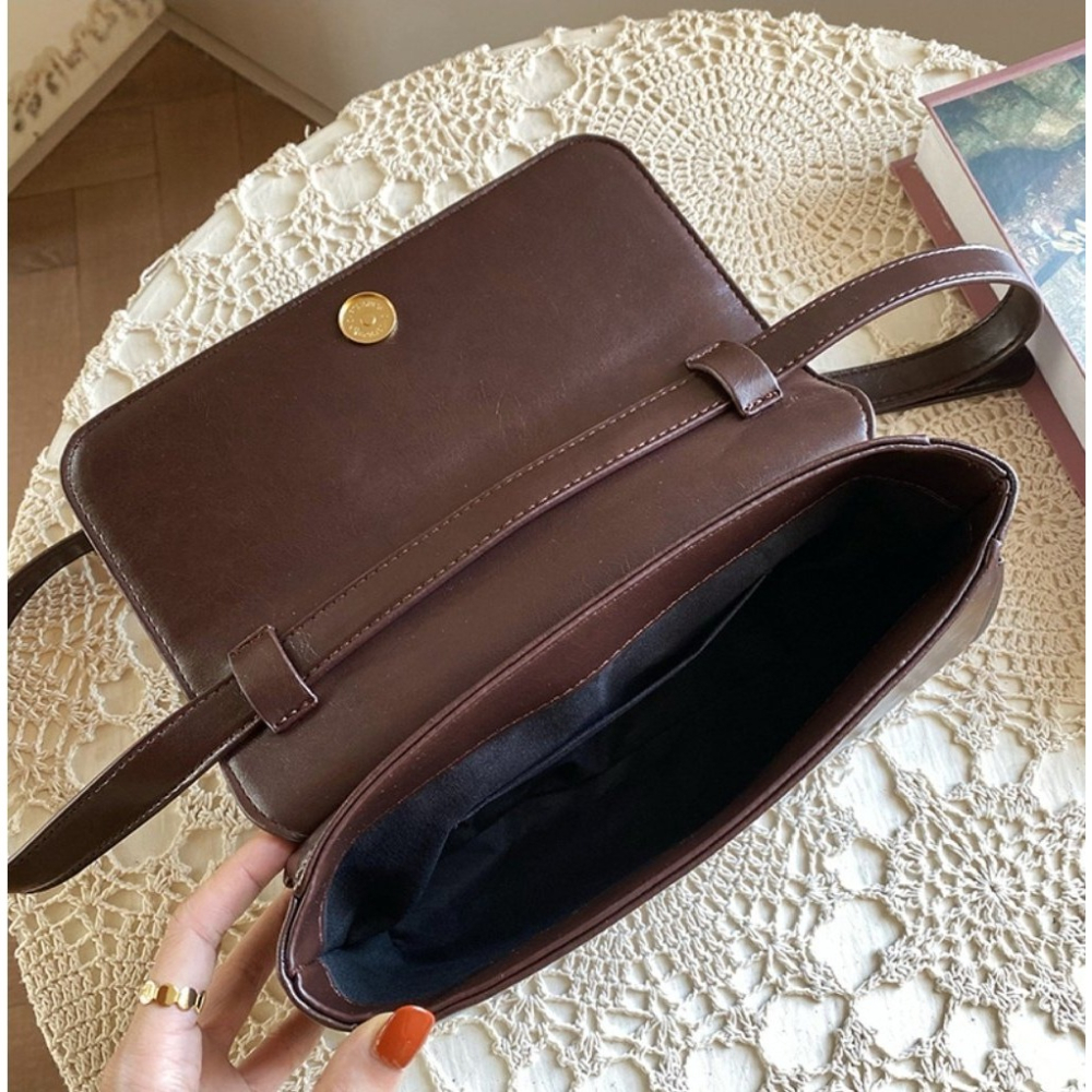 VENUSY｜ 韓國女裝｜皮革長方肩背包 側背包 長度可調-細節圖4